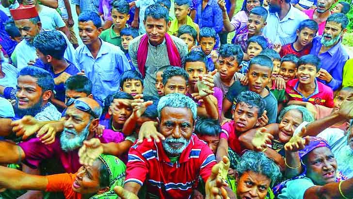 ত্রাণের জন্য হাহাকার করছে প্রত্যন্ত অঞ্চলের মানুষেরা